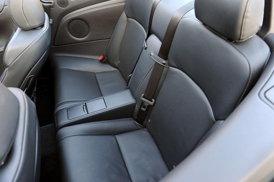  Lexus IS350C F-Sport 2010 года  (фото 15 из 36)